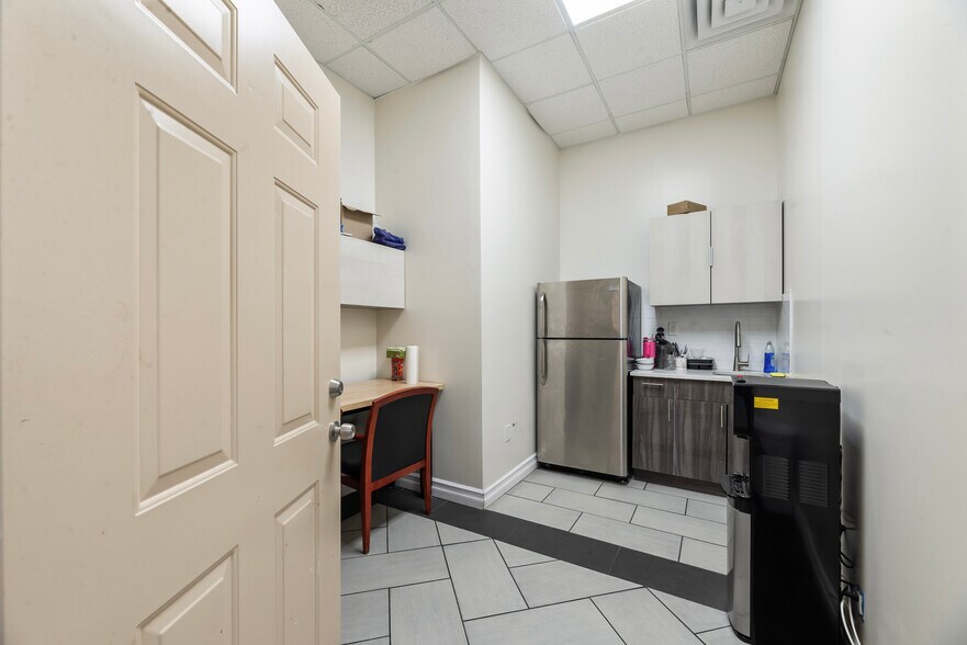More Photos Of 12419 Metropolitan Ave, Kew Gardens General Retail For Lease