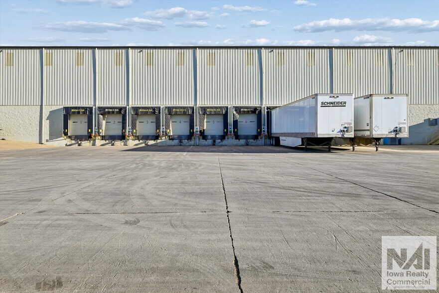 More Photos Of 4600-5000 20th Ave SW, Cedar Rapids Warehouse For Lease