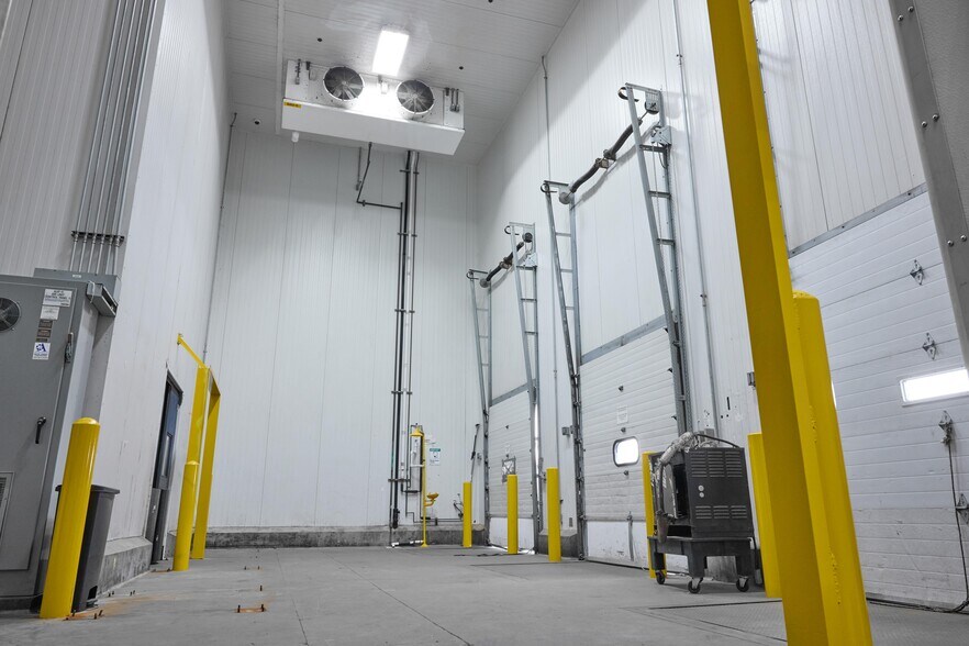 More Photos Of 3000-3090 E Washington Blvd, Los Angeles Refrigeration Cold Storage For Lease