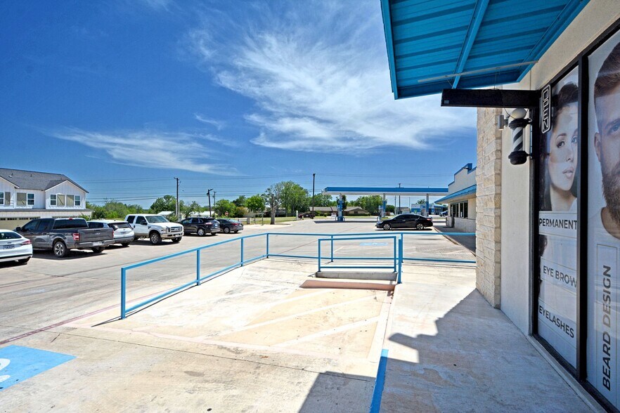 More Photos Of 1071 E TX-46 Hwy, New Braunfels Storefront Retail Office For Lease