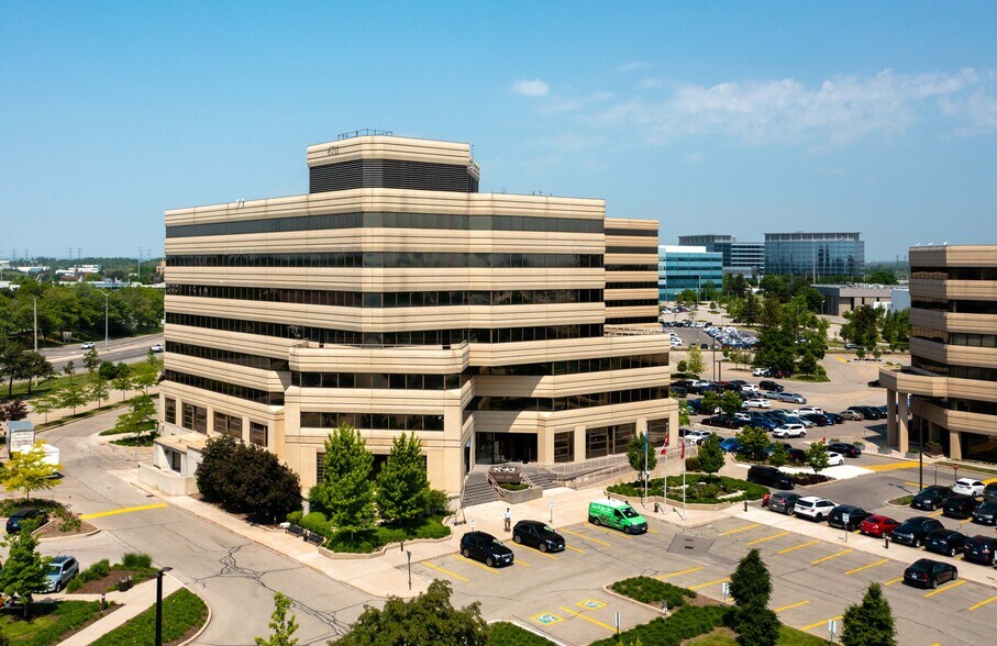 More Photos Of 6711 Mississauga Rd, Mississauga Office For Lease