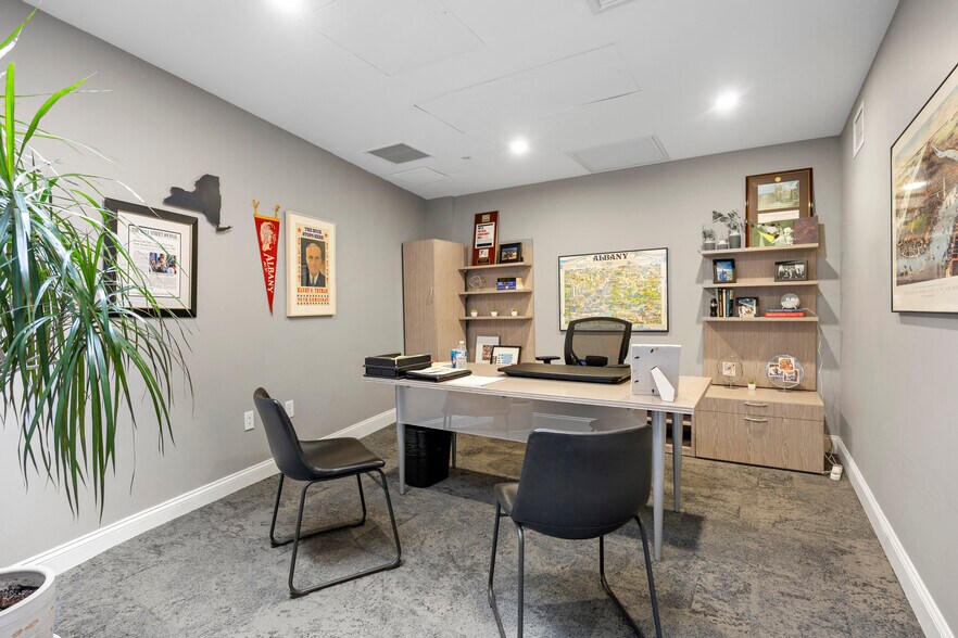 More Photos Of 76 N Pearl St, Albany Apartments For Lease