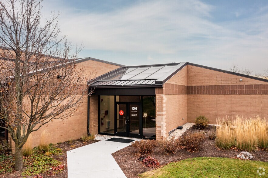 More Photos Of 1501 N Michael Dr, Wood Dale Warehouse For Lease