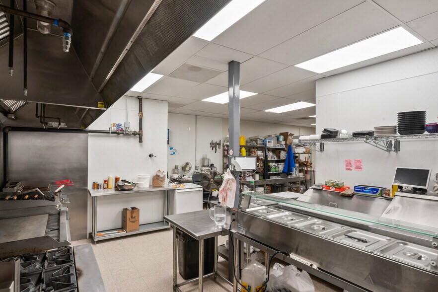 More Photos Of 322-323 W Lee Hwy, Warrenton Freestanding For Lease