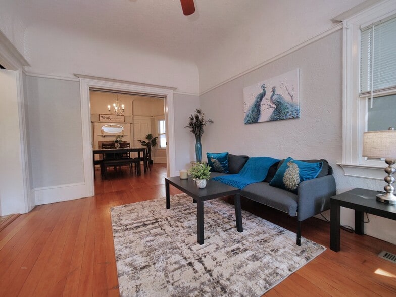 More Photos Of 1901-1903 H St, Sacramento Apartments For Sale