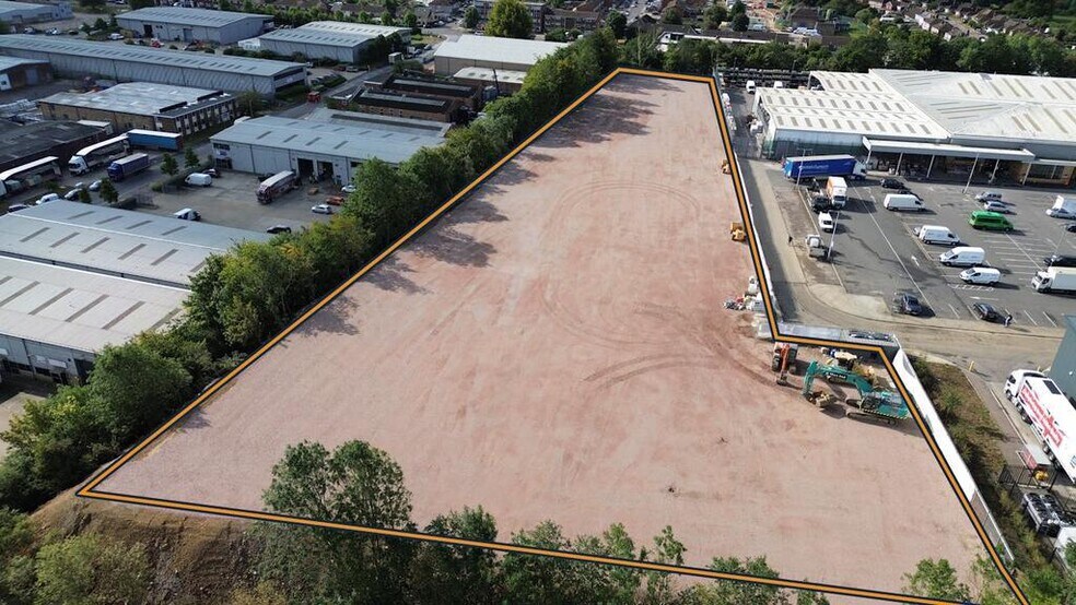 More Photos Of Dallow Rd, Luton Supermarket For Lease