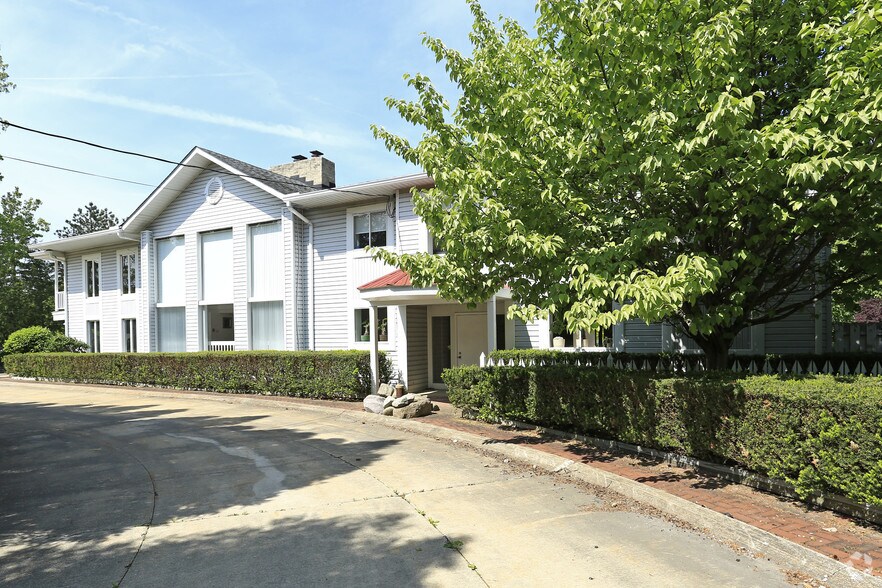 More Photos Of 17892 Chillicothe Rd, Chagrin Falls Office For Sale