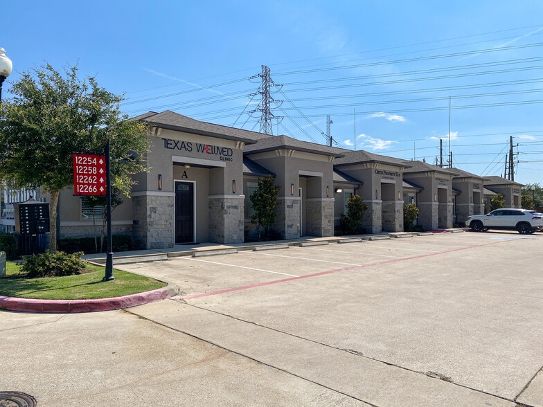 More Photos Of 12250 Queenston Blvd, Houston Office For Sale
