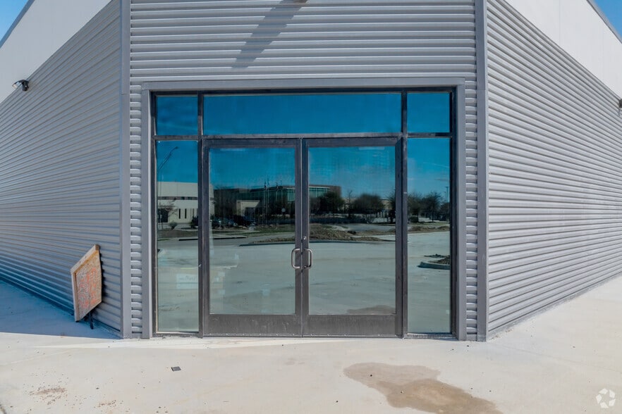 More Photos Of 15910 University Oak, San Antonio Warehouse For Lease