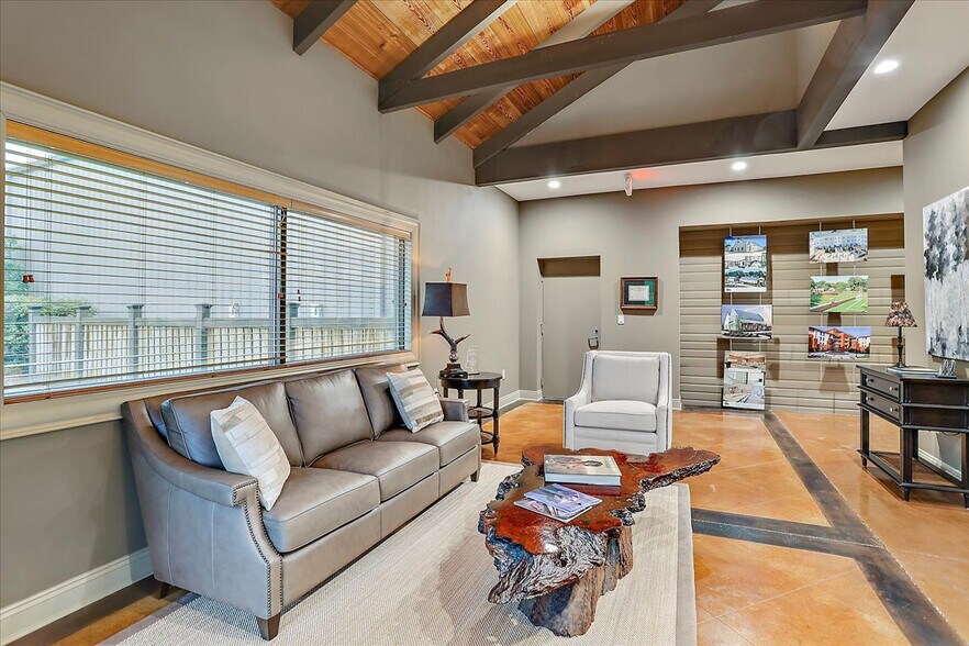 More Photos Of 809 N Church St, Florence Office For Lease