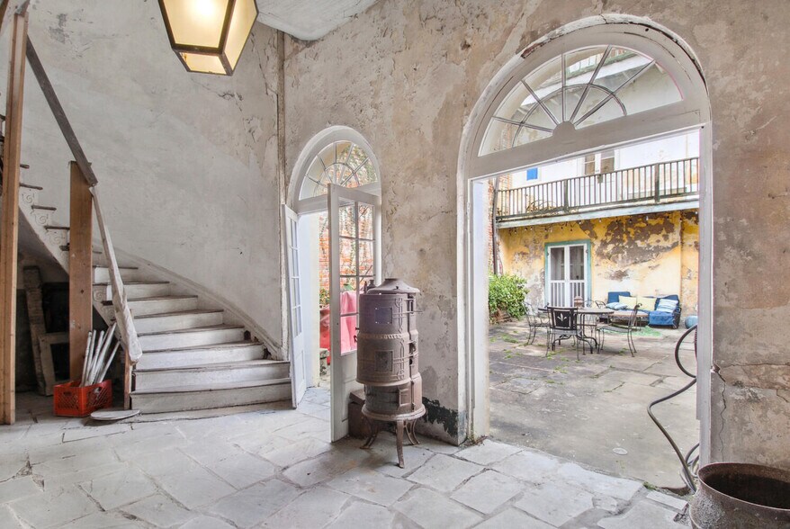 More Photos Of 627 Toulouse St, New Orleans Apartments For Lease