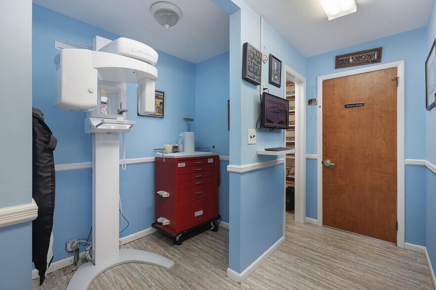 More Photos Of 676 Amboy Ave, Woodbridge Medical For Lease