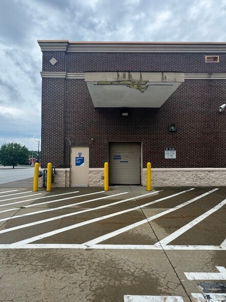 More Photos Of 1396 W Chestnut St, Washington Drugstore For Lease