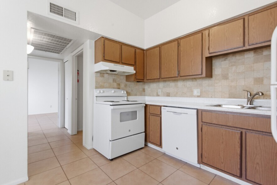 More Photos Of 2828 E Tierra Buena Ln, Phoenix Multifamily For Sale