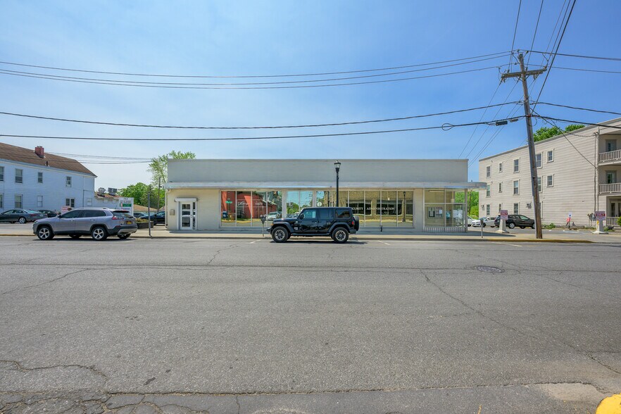 More Photos Of 747 Warren St, Hudson Medical For Sale