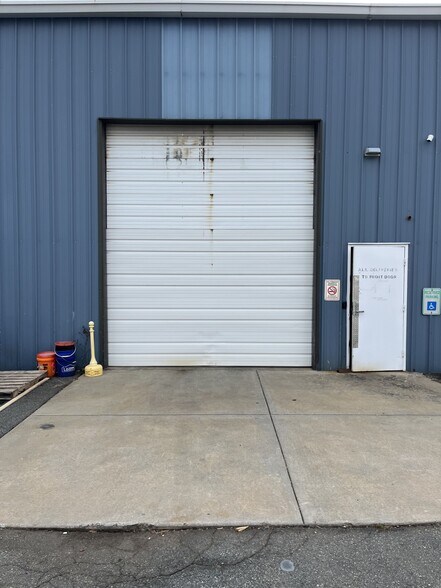 More Photos Of 3316 Gibbon Rd, Charlotte Warehouse For Sale