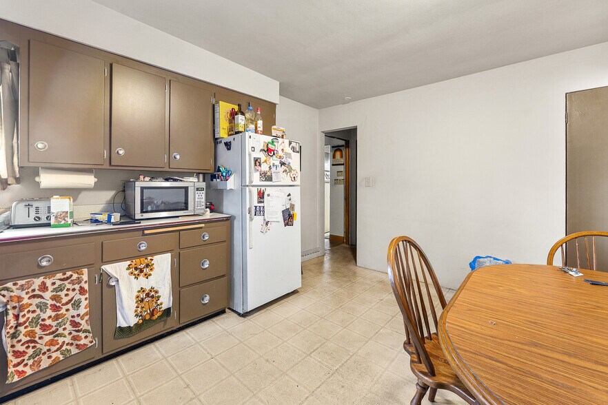 More Photos Of 4991 Arthur Rd, Slinger Hotel For Sale