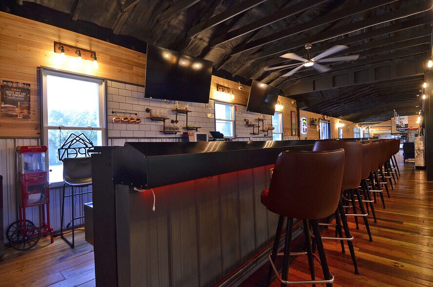 More Photos Of 818 N Shabbona St, Streator Restaurant For Sale