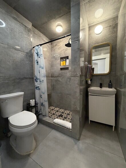 More Photos Of 402 Hyde Park Blvd, Houston Multifamily For Sale