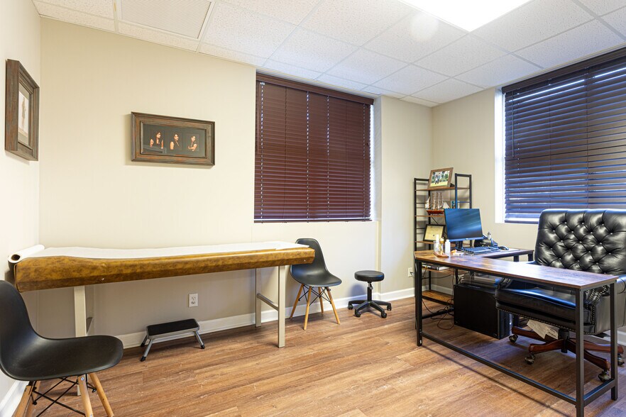 More Photos Of 12959 Palms West Dr, Loxahatchee Medical For Sale