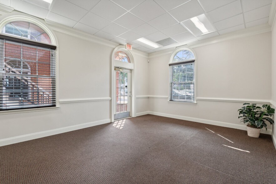 More Photos Of 1680 E Gude Dr, Rockville Office Residential For Lease