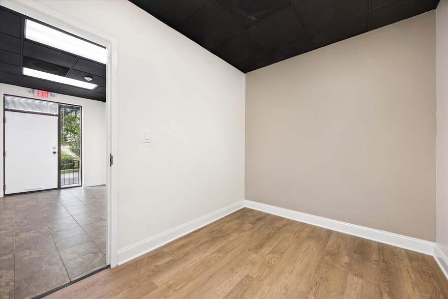 More Photos Of 414 Plaza Dr, Westmont Office For Sale