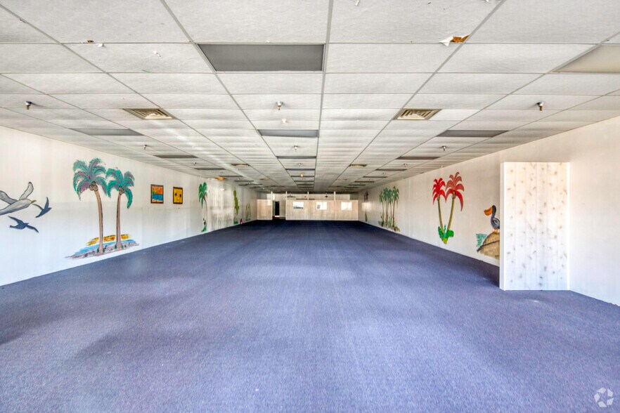 More Photos Of 4400 Bee Ridge Rd, Sarasota Unknown For Lease