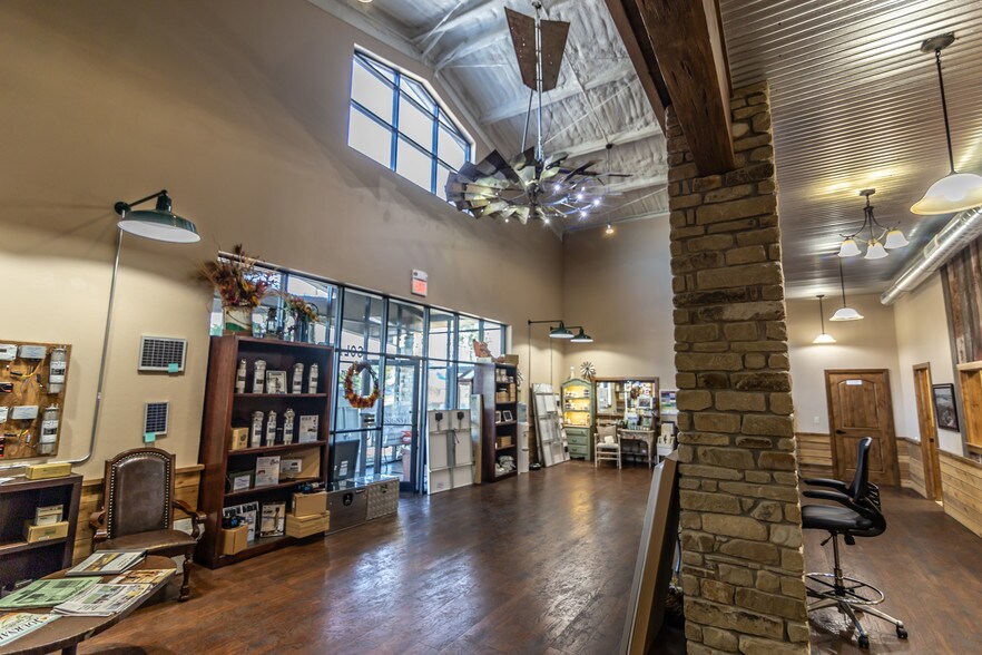 More Photos Of 1520 E Eagle Rd, Weatherford Light Manufacturing For Sale