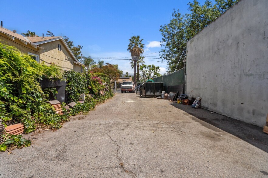 More Photos Of 7516 San Fernando Rd, Sun Valley Warehouse For Lease