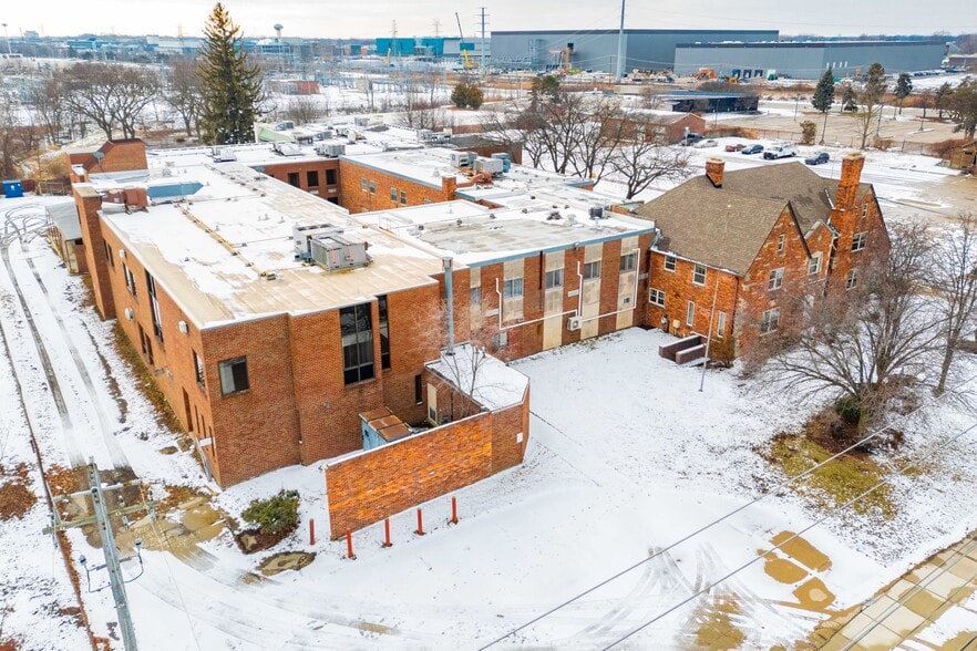 Primary Photo Of 6902 Chicago Rd, Warren Schools For Sale