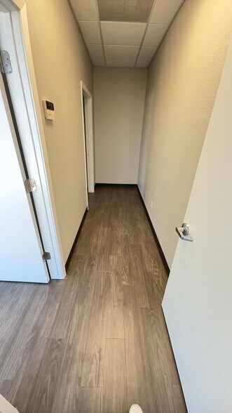 More Photos Of 3001 Airport Fwy, Bedford Medical For Lease