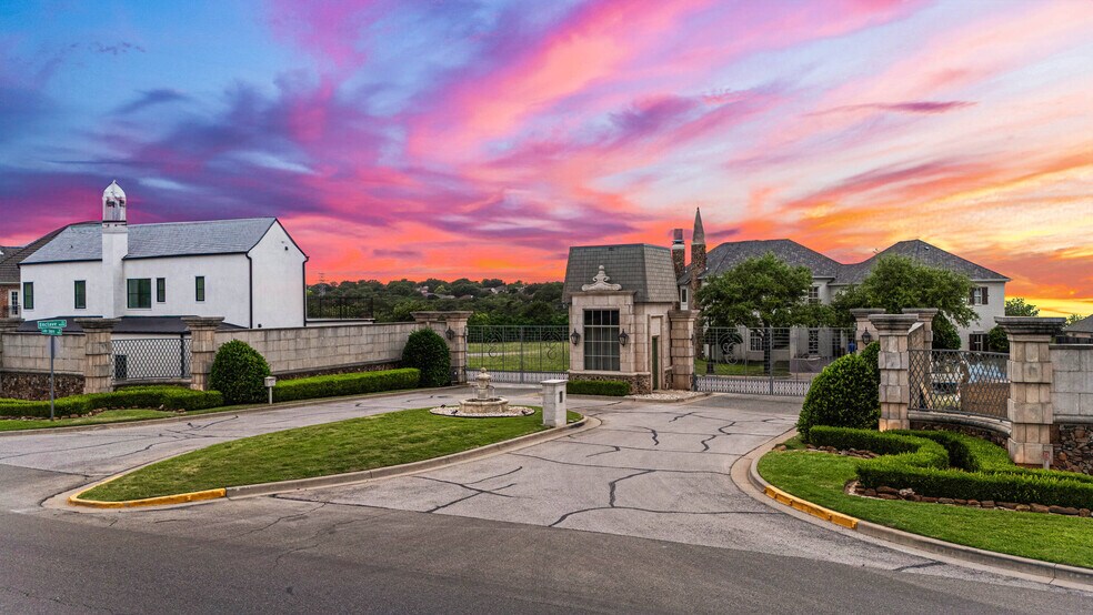 More Photos Of The Enclave, Waco Land For Sale