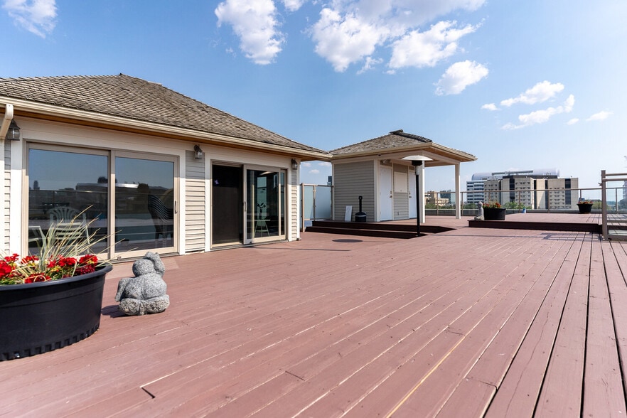 More Photos Of 10601 97th St NW, Edmonton Apartments For Sale