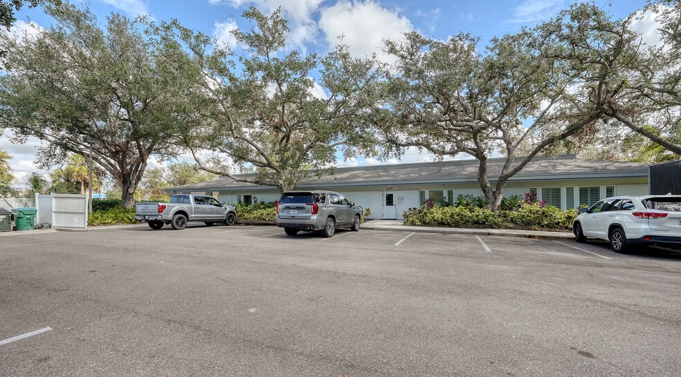 More Photos Of 1630 S Tuttle Ave, Sarasota Medical For Sale