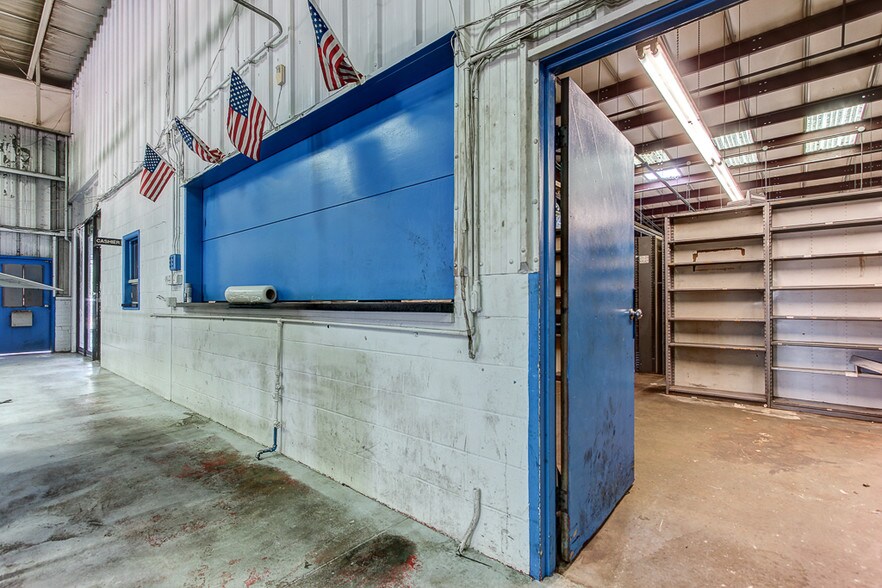 More Photos Of 709 New Franklin Rd, Lagrange Freestanding For Lease