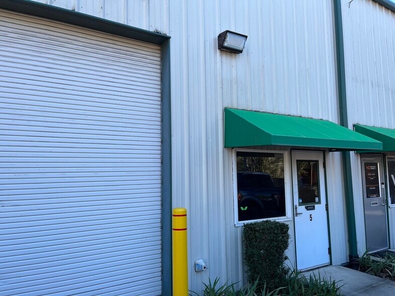 More Photos Of 4656 Collins Rd, Jacksonville Warehouse For Lease
