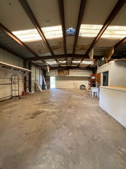 More Photos Of 609 Oak St, La Marque Warehouse For Sale