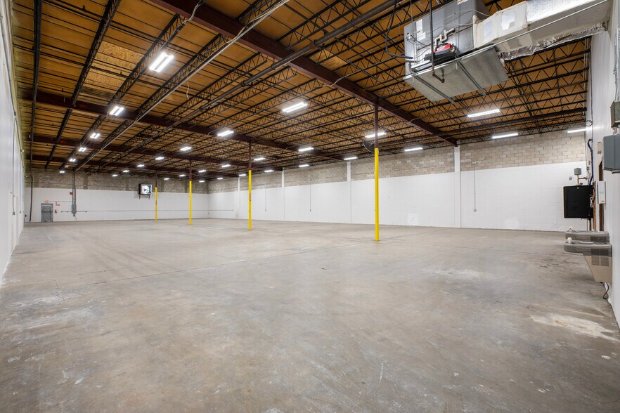 More Photos Of 444 27th St, Orlando Warehouse For Lease