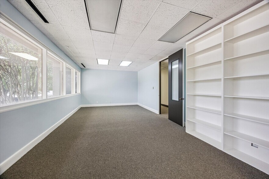More Photos Of 4625 Lillian St, Houston Office For Lease