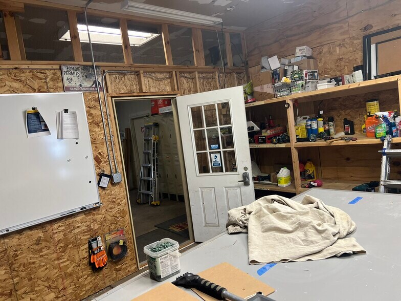 More Photos Of 3095 NW 162nd Ln, Andover Warehouse For Sale