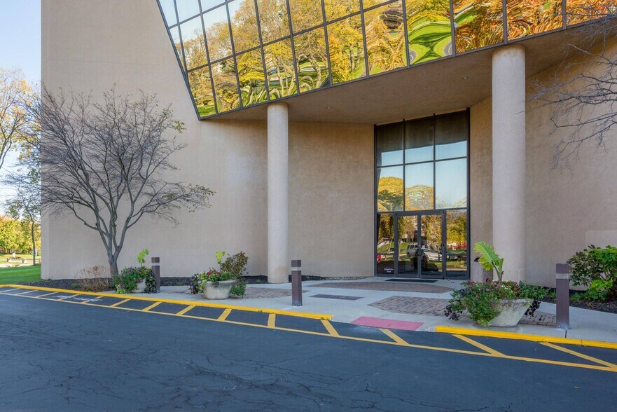 More Photos Of 555 Metro Pl N, Dublin Office For Lease