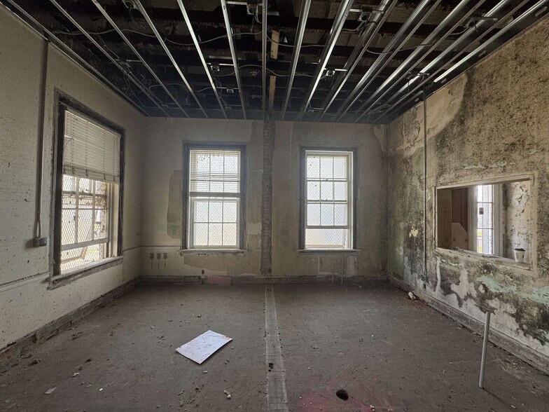 More Photos Of 1020 Maxwell Blvd, Montgomery General Retail For Lease