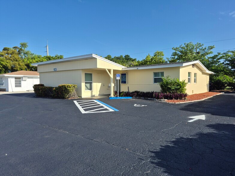 Primary Photo Of 1625 Colonial Blvd, Fort Myers Medical For Sale