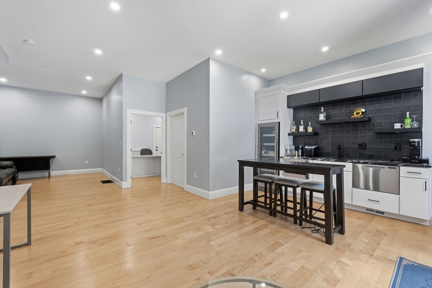 More Photos Of 129-131 N Washington St, Boston Storefront Retail Office For Sale