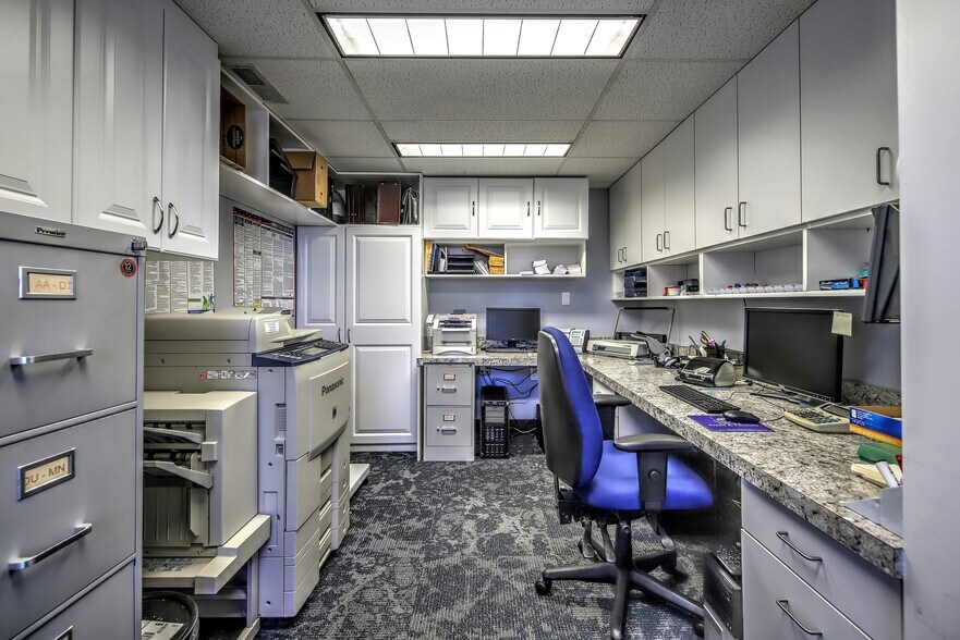 More Photos Of 471 Monroe Tpke, Monroe Medical For Lease