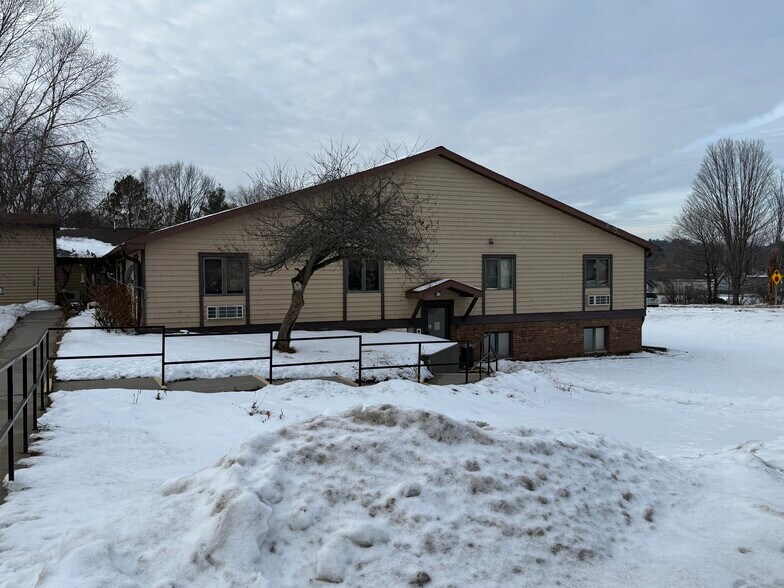 More Photos Of 165 S Chet Krause Dr, Iola Multifamily For Sale