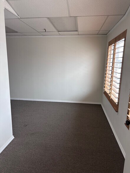 More Photos Of 644 E Union Sq, Sandy General Retail For Sale