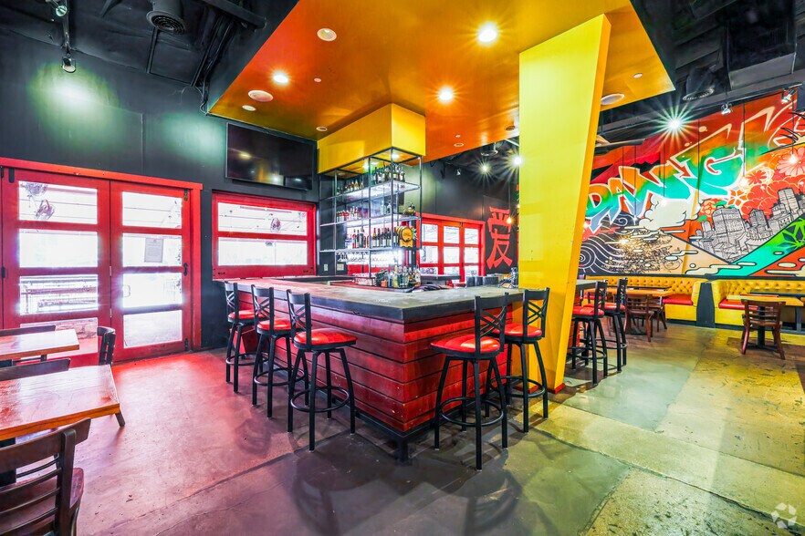 More Photos Of 3011 Gulden Ln, Dallas Restaurant For Lease