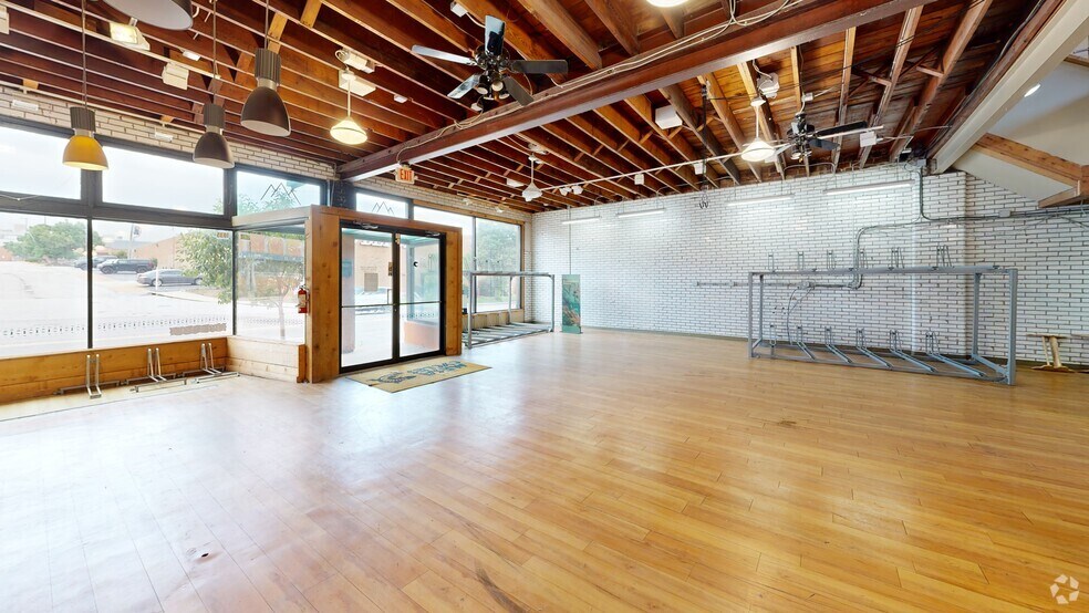 More Photos Of 1031-1035 S Big Bend Blvd, Saint Louis General Retail For Sale