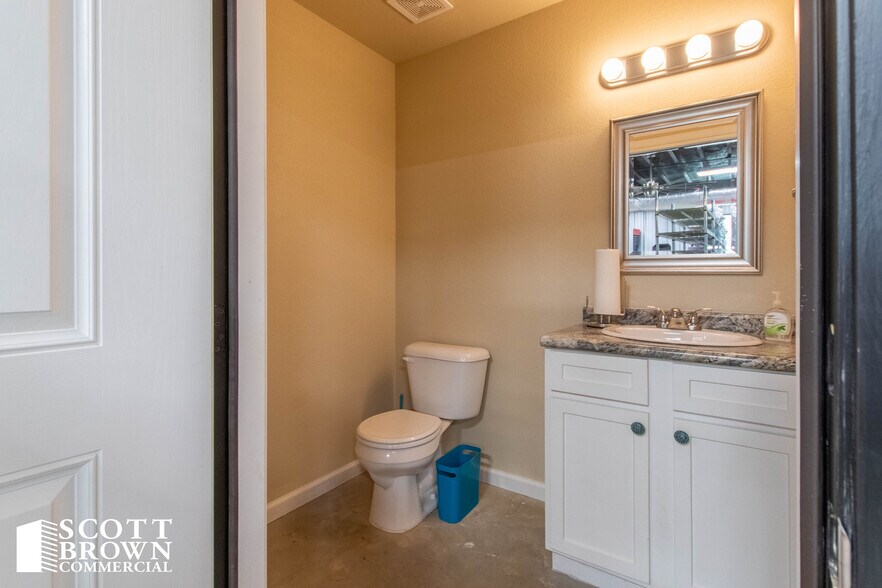 More Photos Of 1404 McConnell Rd, Gunter Flex For Sale